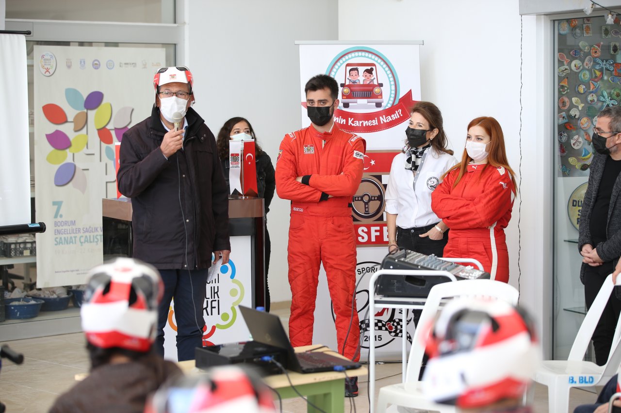 Engelli öğrencilere ralli pilotları sürprizi! "Trafikte güvenlik" eğitimi verildi