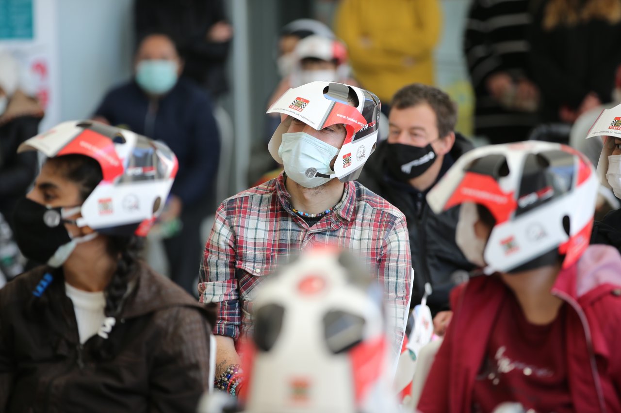 Engelli öğrencilere ralli pilotları sürprizi! "Trafikte güvenlik" eğitimi verildi