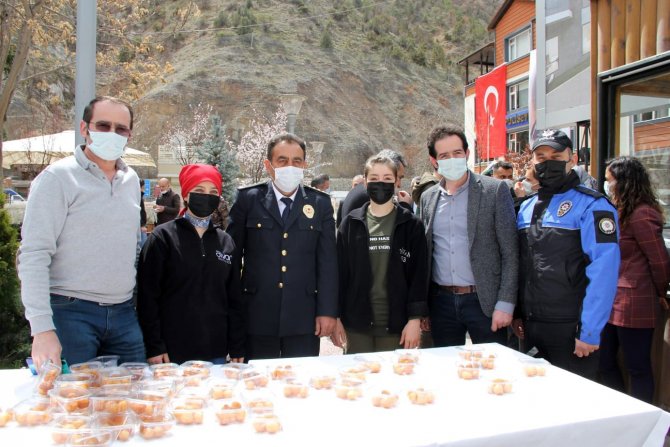 Gümüşhane'de Polis Haftası lokma dağıtılarak kutlandı