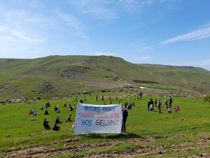 Hem ciğerleri, hem de zihinleri bayram etti, Açık havada okuma şenliği