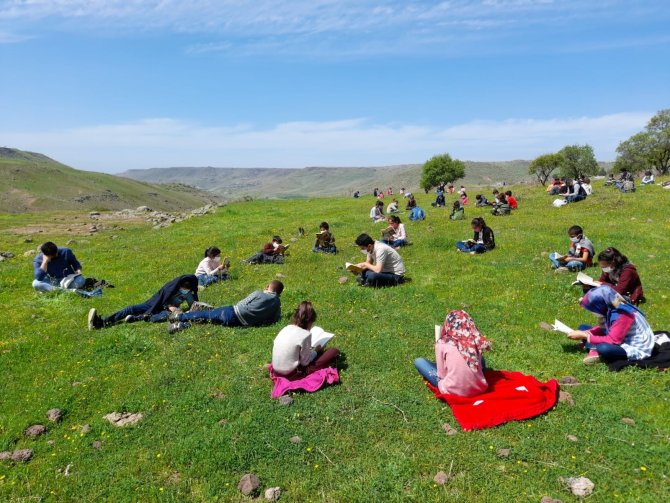 Hem ciğerleri, hem de zihinleri bayram etti, Açık havada okuma şenliği