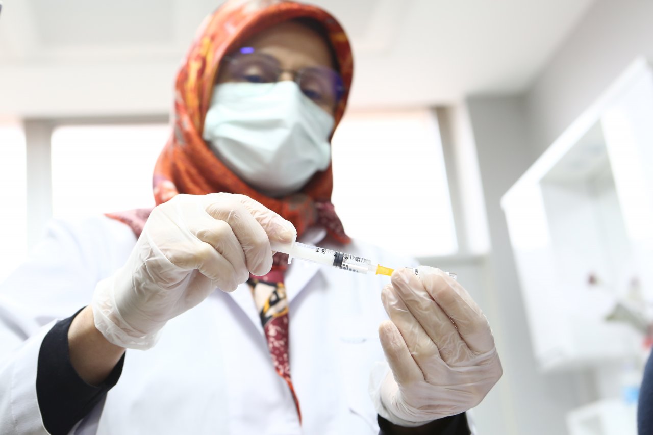 Kırmızı alarm veren Trabzon'da 65 yaş üstü bireylerin yüzde 80'i aşılandı