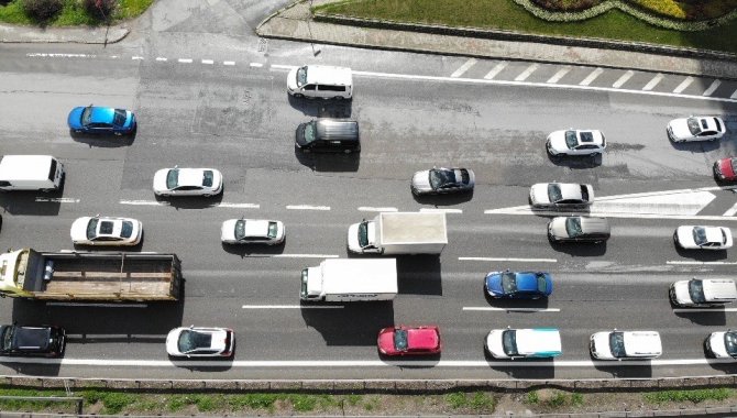 Kısıtlamaya saatler kala İstanbul'da trafik yoğunluğu yaşanıyor