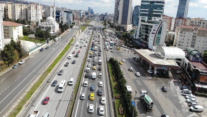 Kısıtlamaya saatler kala İstanbul'da trafik yoğunluğu yaşanıyor