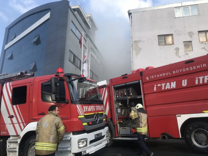Kurutma makinesi yangına neden oldu, Esenyurt’ta kumaş fabrikasında yangın