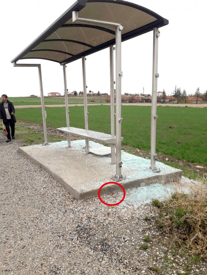 Otobüs durağında maganda kurşunu, O anda yolcunun olmaması can kaybını önledi