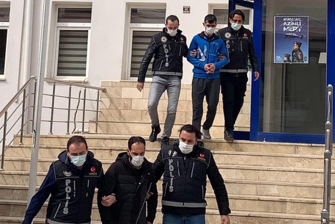 Uyuşturucuyla mücadele devam ediyor, Gümüşhane’de 499 adet sentetik hap ve 10,87 gram bonzai ele geçirildi