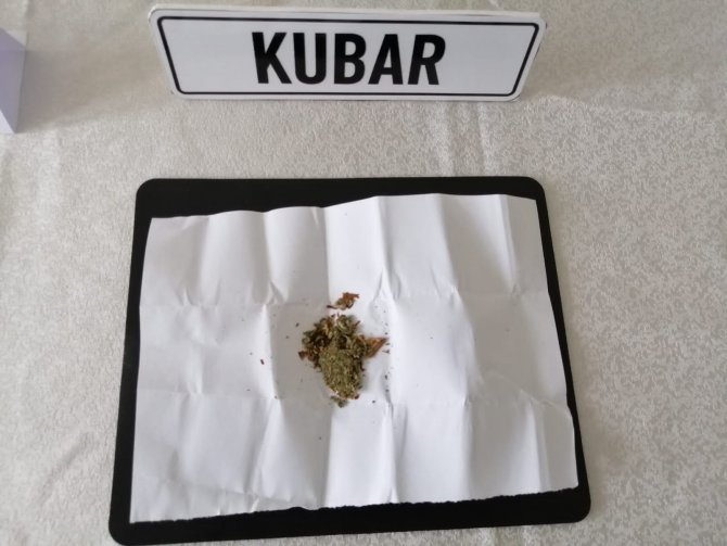 Zehir tacirleri gişelerde polise yakalandı, İstanbul'dan aldıkları uyuşturucuyu Düzce'de satacaklardı