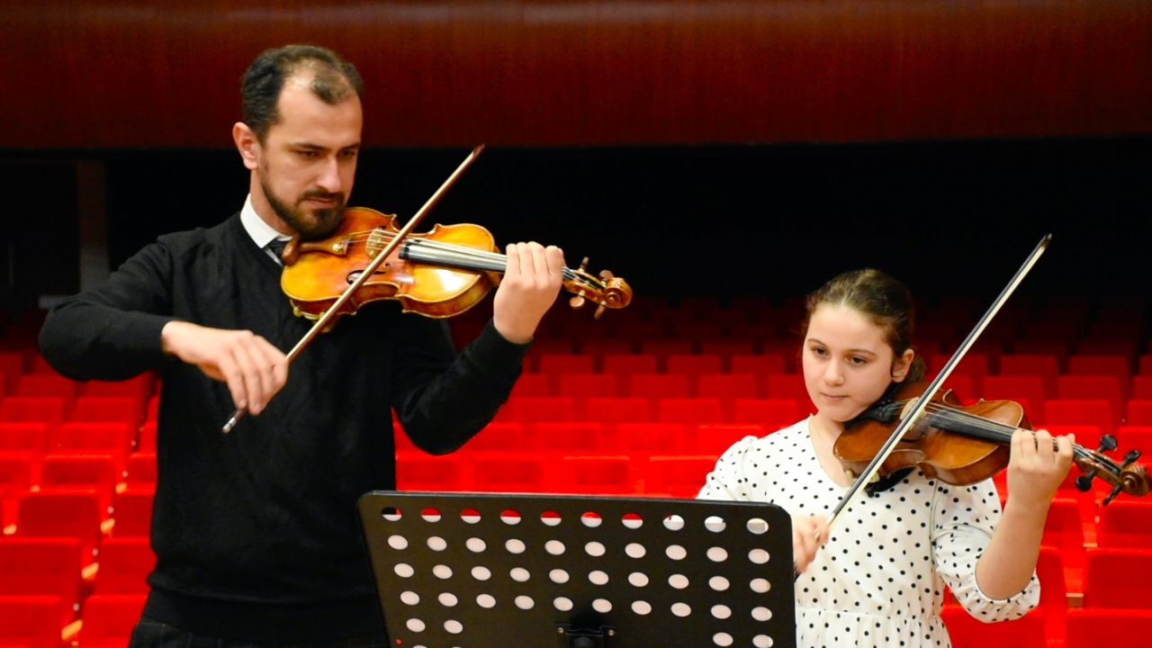 11 yaşındaki Elif keman yeteneğiyle umut veriyor "İz bırakan bir sanatçı olmak istiyorum"