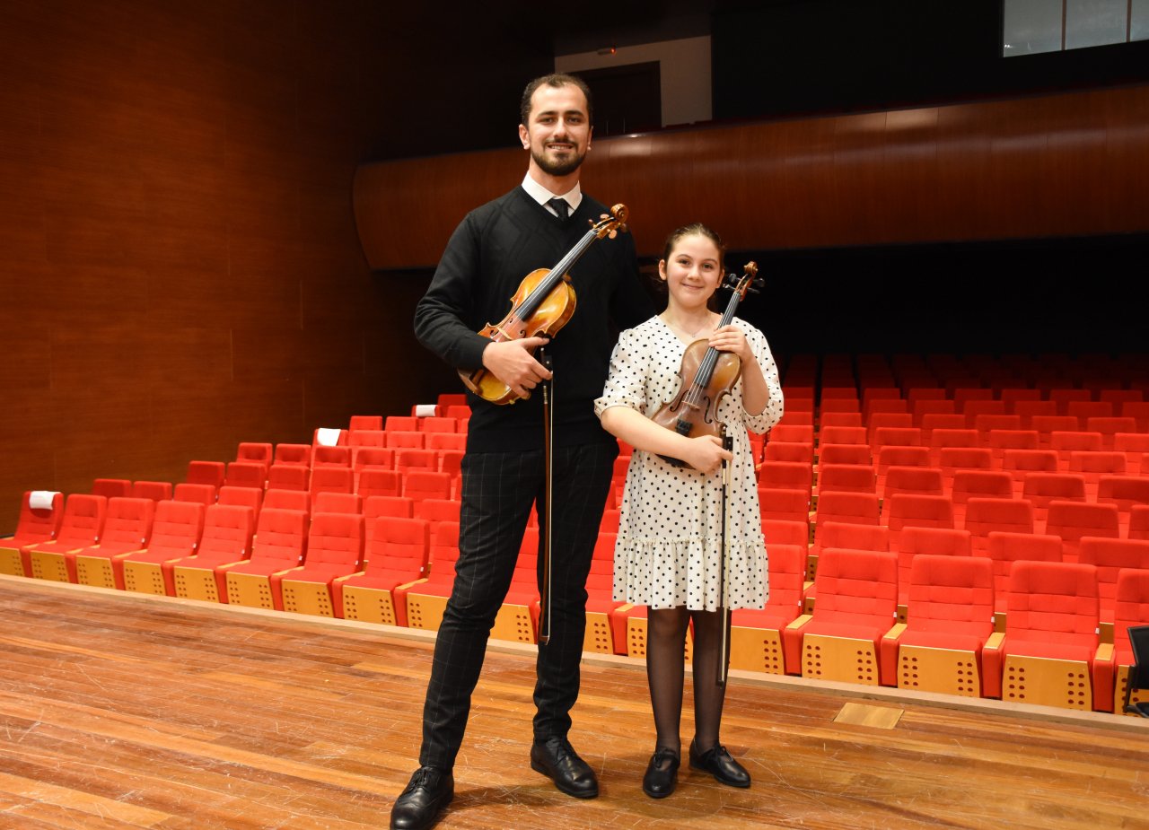 11 yaşındaki Elif keman yeteneğiyle umut veriyor "İz bırakan bir sanatçı olmak istiyorum"