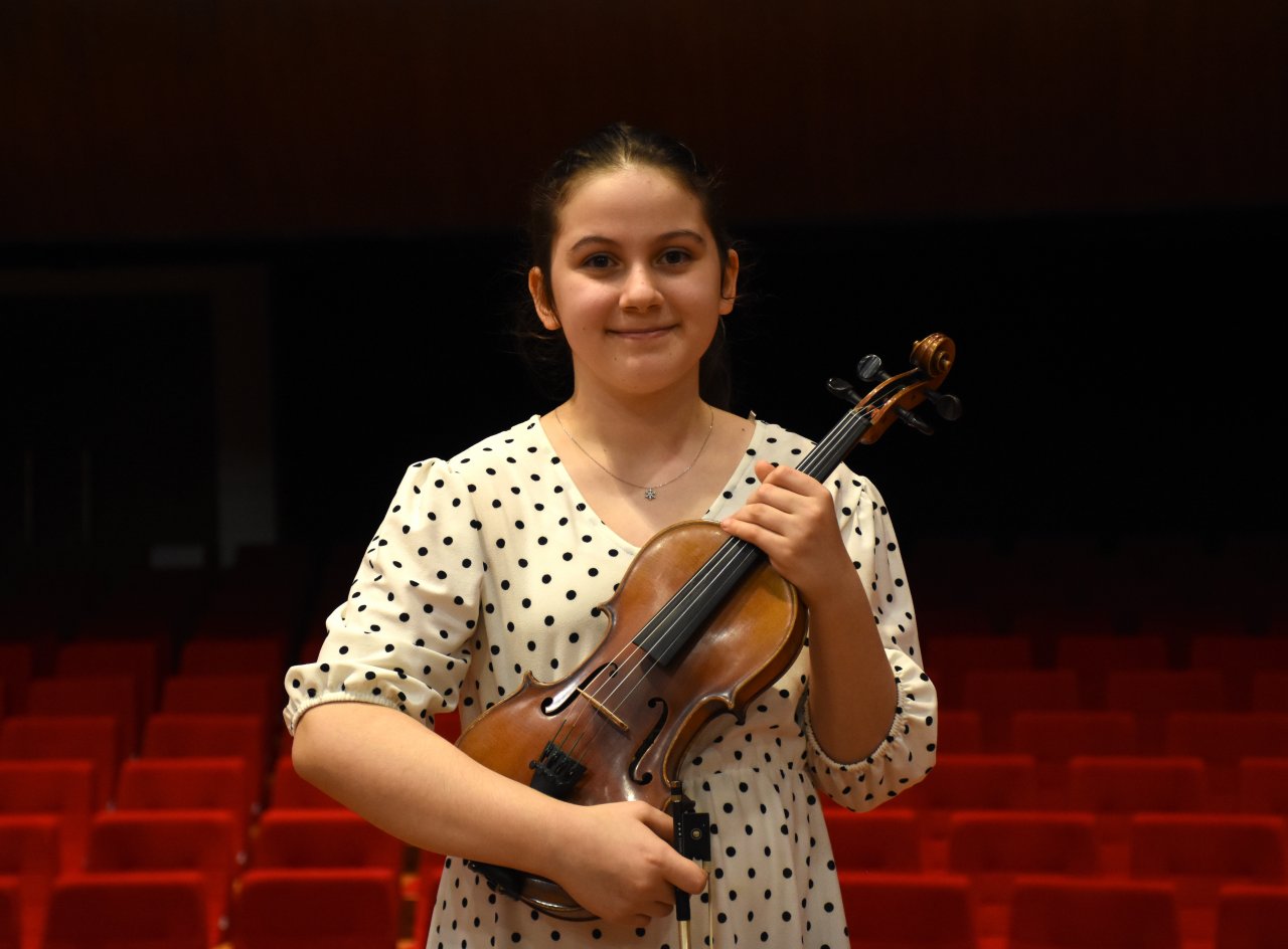 11 yaşındaki Elif keman yeteneğiyle umut veriyor "İz bırakan bir sanatçı olmak istiyorum"