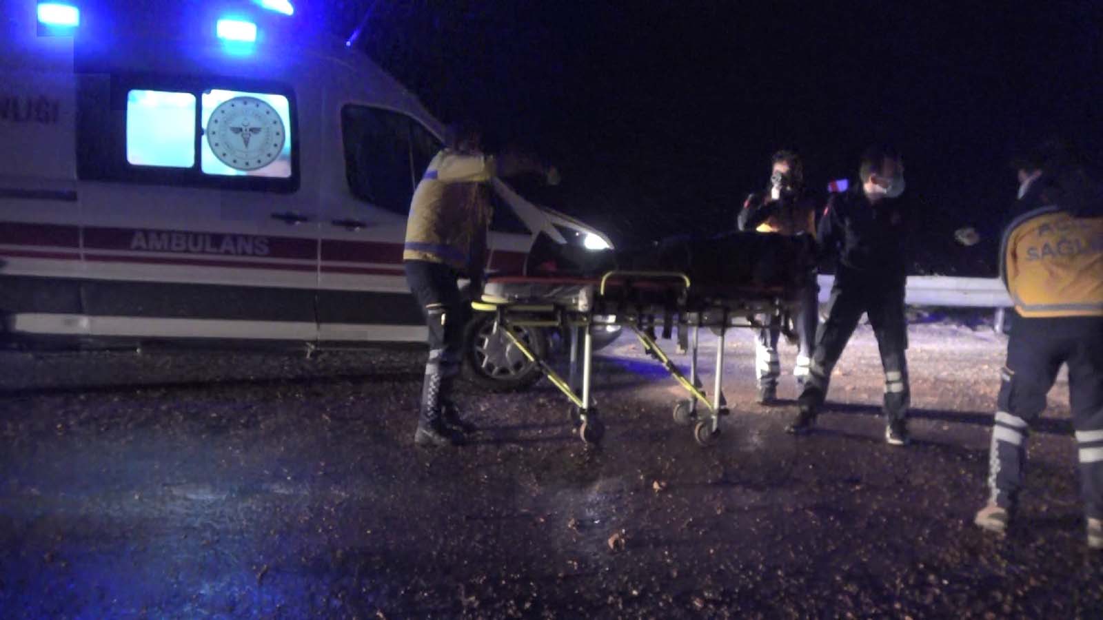 Sivas'ta buzlanma faciaya yol açtı, itfaiye aracı yoldan çıktı: 2'si ağır 5 yaralı 