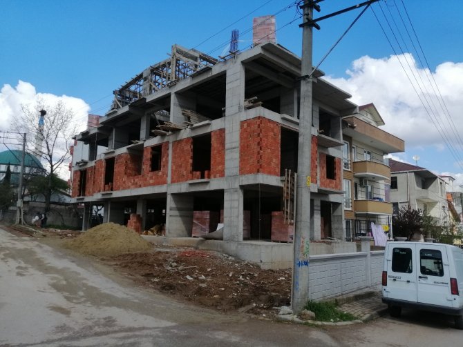 Çalıştığı inşaatın ikinci katından düşerek yaralandı!