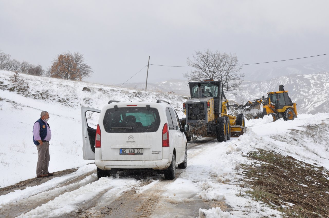 Diyaliz hastasının imdadına karla mücadele ekipleri yetişti, Amasya'da kar nedeniyle yolu kapanan köydeki hasta kurtarıldı