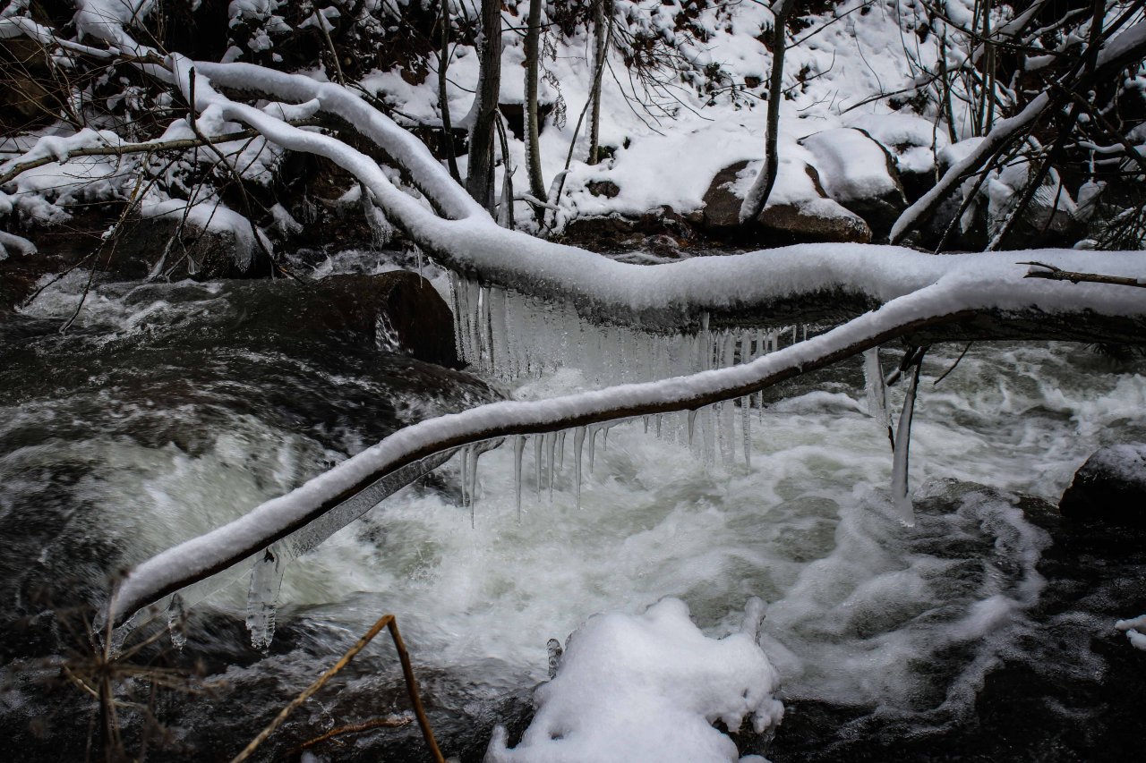 Domaniç Dağları Nisan karıyla beyaza büründü, Kartpostallık görüntüler oluştu