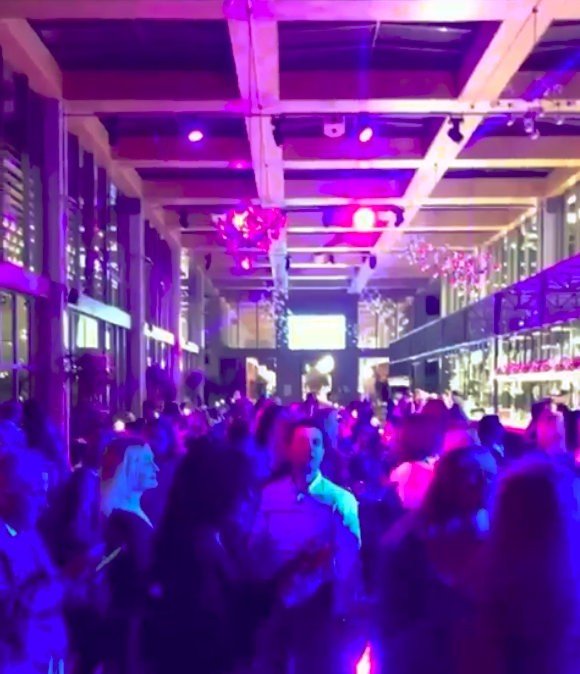 Gala değil adeta koronavirüs partisi! Pasta kesip müzik eşliğinde eğlendiler