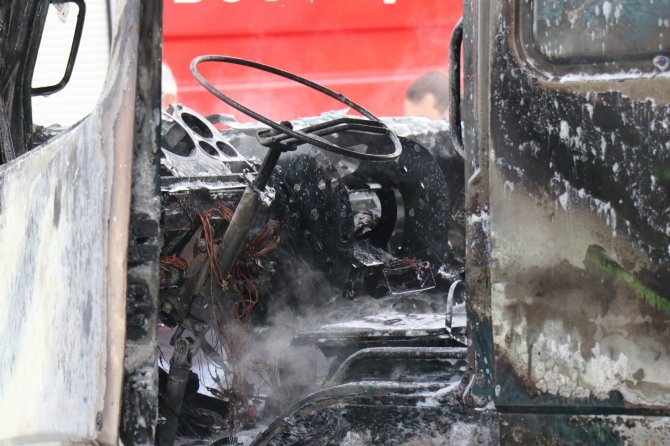 Kimse ne olduğunu anlayamadı! Markete mal sevkiyatı yapıyordu, yanarak küle döndü