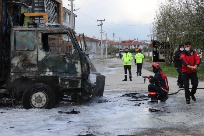 Kimse ne olduğunu anlayamadı! Markete mal sevkiyatı yapıyordu, yanarak küle döndü