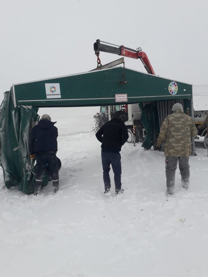 Koyunlarıyla birlikte yaylada mahsur kaldılar! Koyuncuların imdadına Kocasinan Belediyesi yetişti