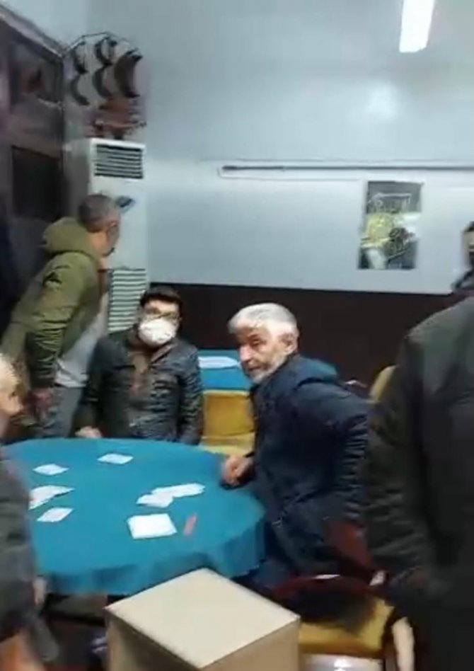 Kumarbazlar korona virüse inat kaçak kumar oynamaya devam ediyor