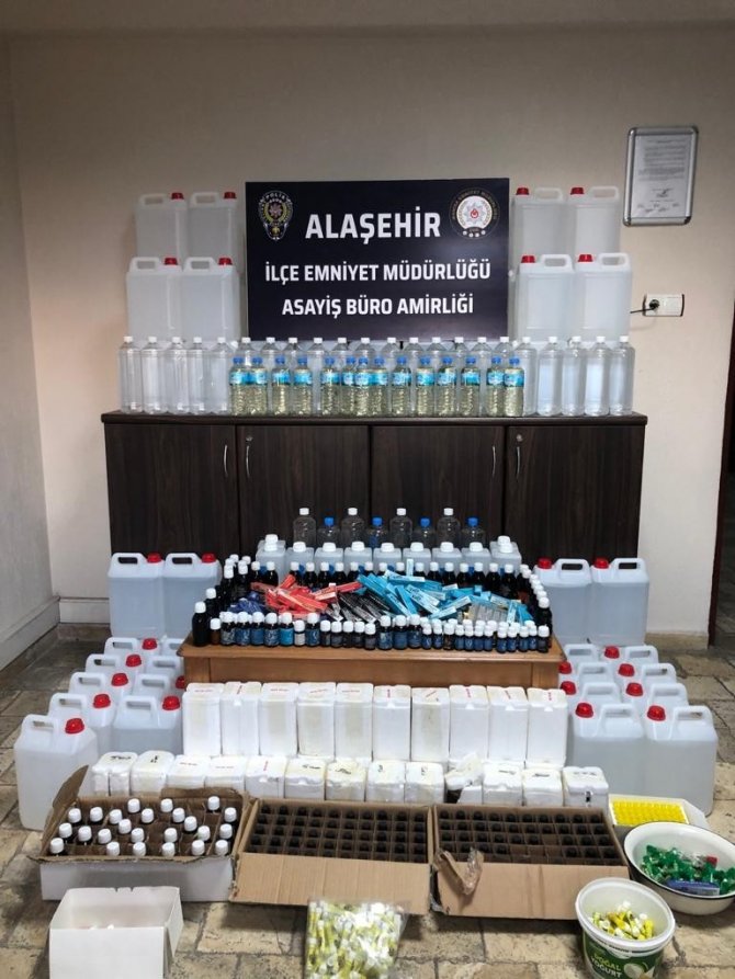 Polislerin Şüphelendiği kamyonette 297 litre kaçak alkol ele geçirildi