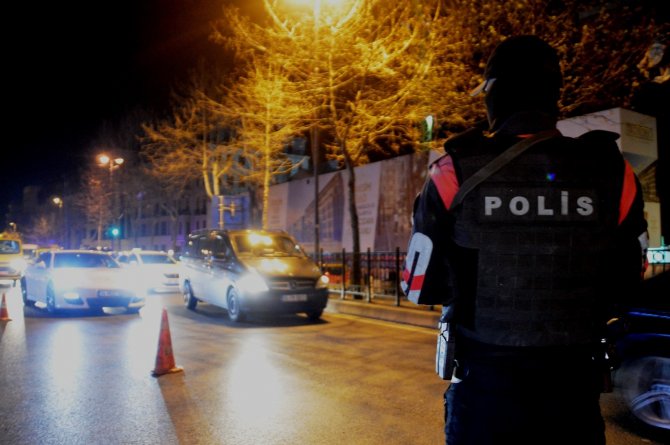 Sokağa çıkma yasağında doğum günü partisinin bedeli ağır oldu: 17 kişiye toplamda 58 bin 973 lira ceza kesildi