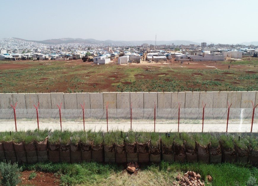 Üşenmeden tünel kazdılar! Reyhanlı'dan yasa dışı şekilde Türkiye'ye girmeyen çalışan 24 kişi yakalandı