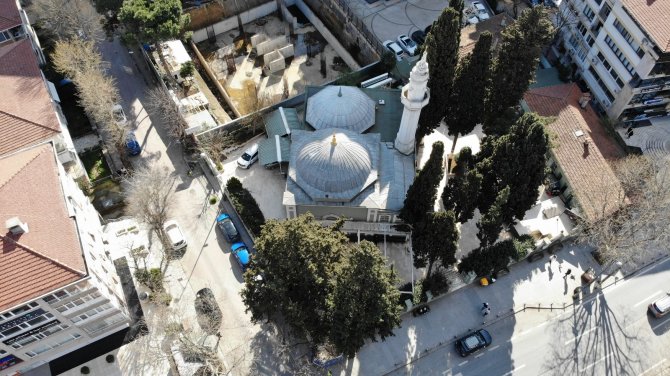Araç çarpması sonucu zarar gören cami aylardır restore edilmedi