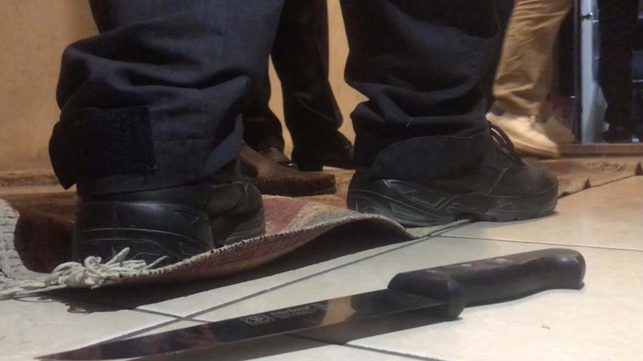 Eşine uygunsuz mesaj atarak taciz eden kişiyi defalarca bıçakladı!