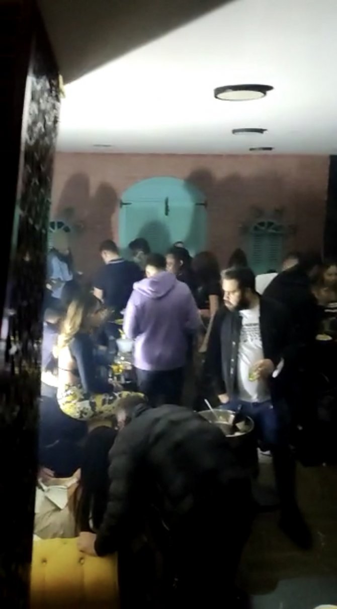 Beyoğlu'ndaki gece kulübe dönüşen kafeye baskın düzenlendi
