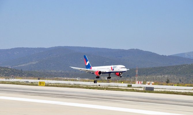 Bodrum havalimanı yılın ilk turist kafilesini karşıladı