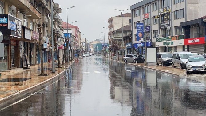 Düzce’de 3 saat aralıksız yağmur yağdı: Metrekareye36 kilogram yağış düştü