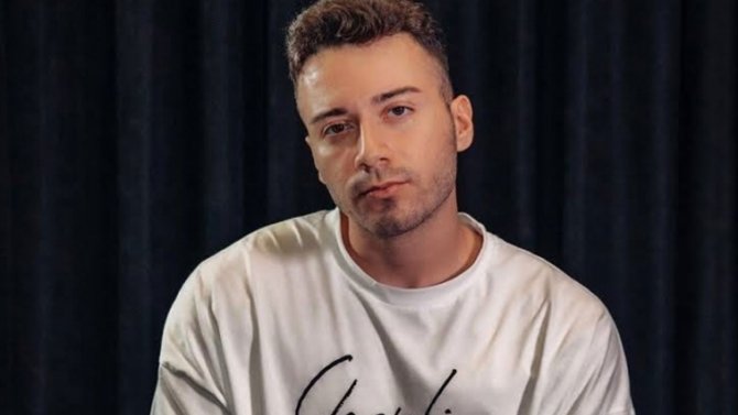 Doğum günü partisi düzenleyen Enes Batur'a polis baskını!