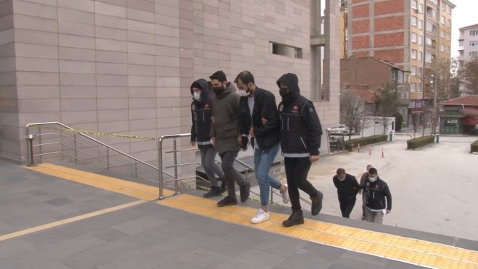 Eskişehir'de düzenlenen uyuşturucu operasyonlarında 7 kişi gözaltına alındı