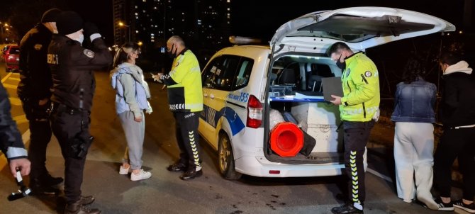 Kısıtlamaya uymayan alkollü sürücü kaza yaptı: Polise yalan söyledi!