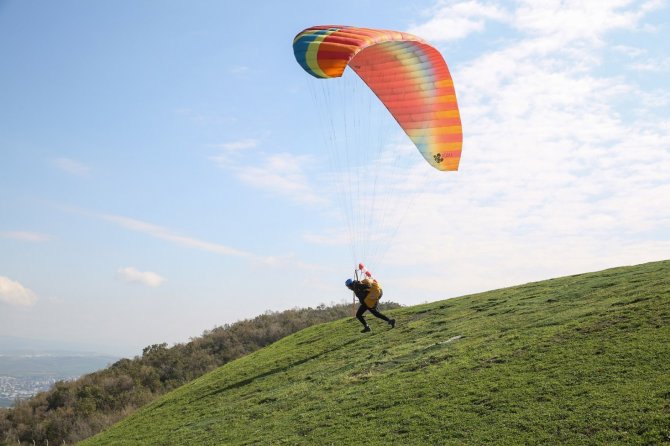 Yamaç Paraşütü Hedef Şampiyonası rüzgar nedeniyle tamamlanamadı