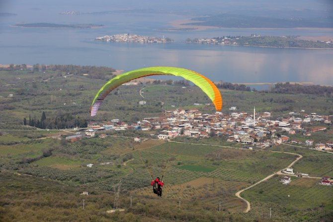 Yamaç Paraşütü Hedef Şampiyonası rüzgar nedeniyle tamamlanamadı