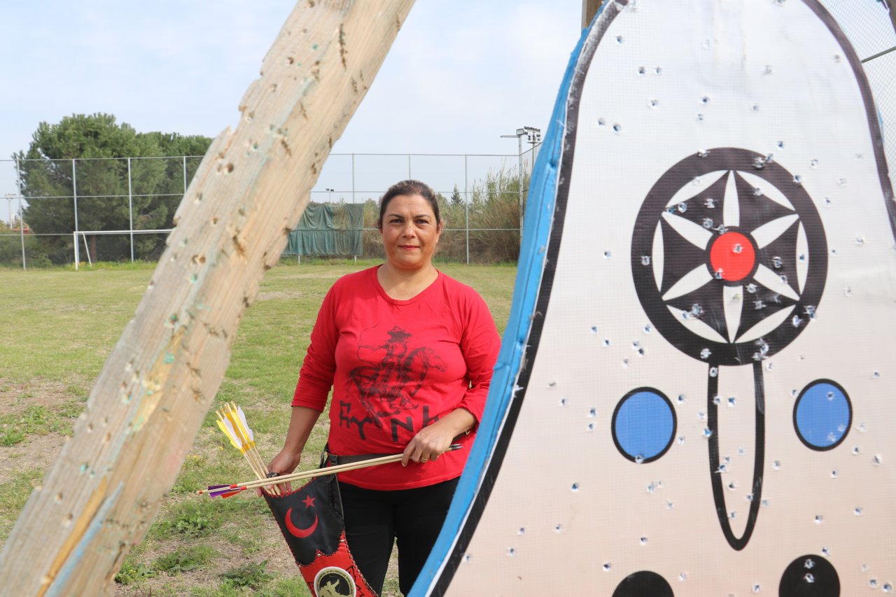 3 çocuk annesinin alkışlanacak okçuluk hedefi! Geleneksel Türk Okçuluğu Milli Takımı'na girmek için çalışıyor