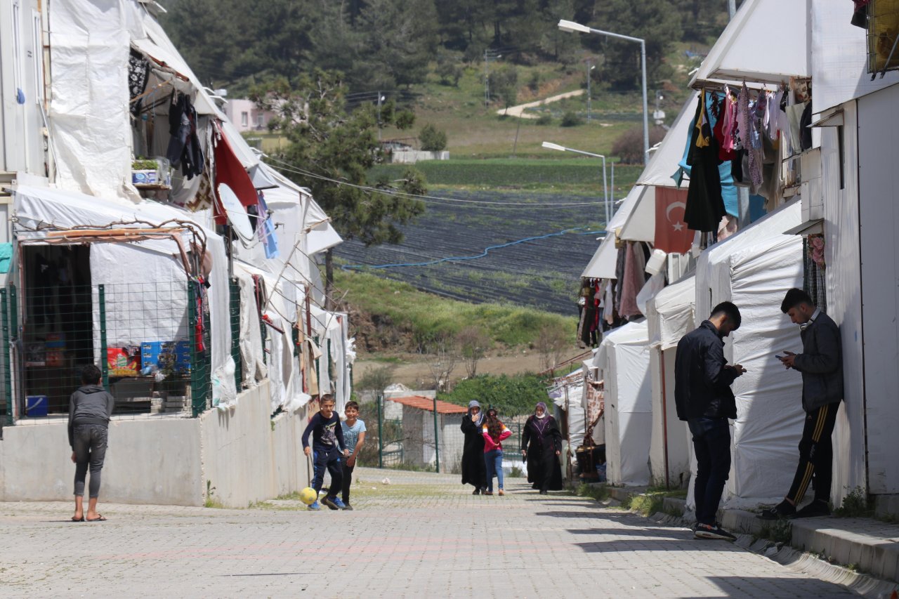 Buruk ramazan sevinci! Bayırbucak Türkmenleri bir ramazanı daha konteyner kentte karşılıyor
