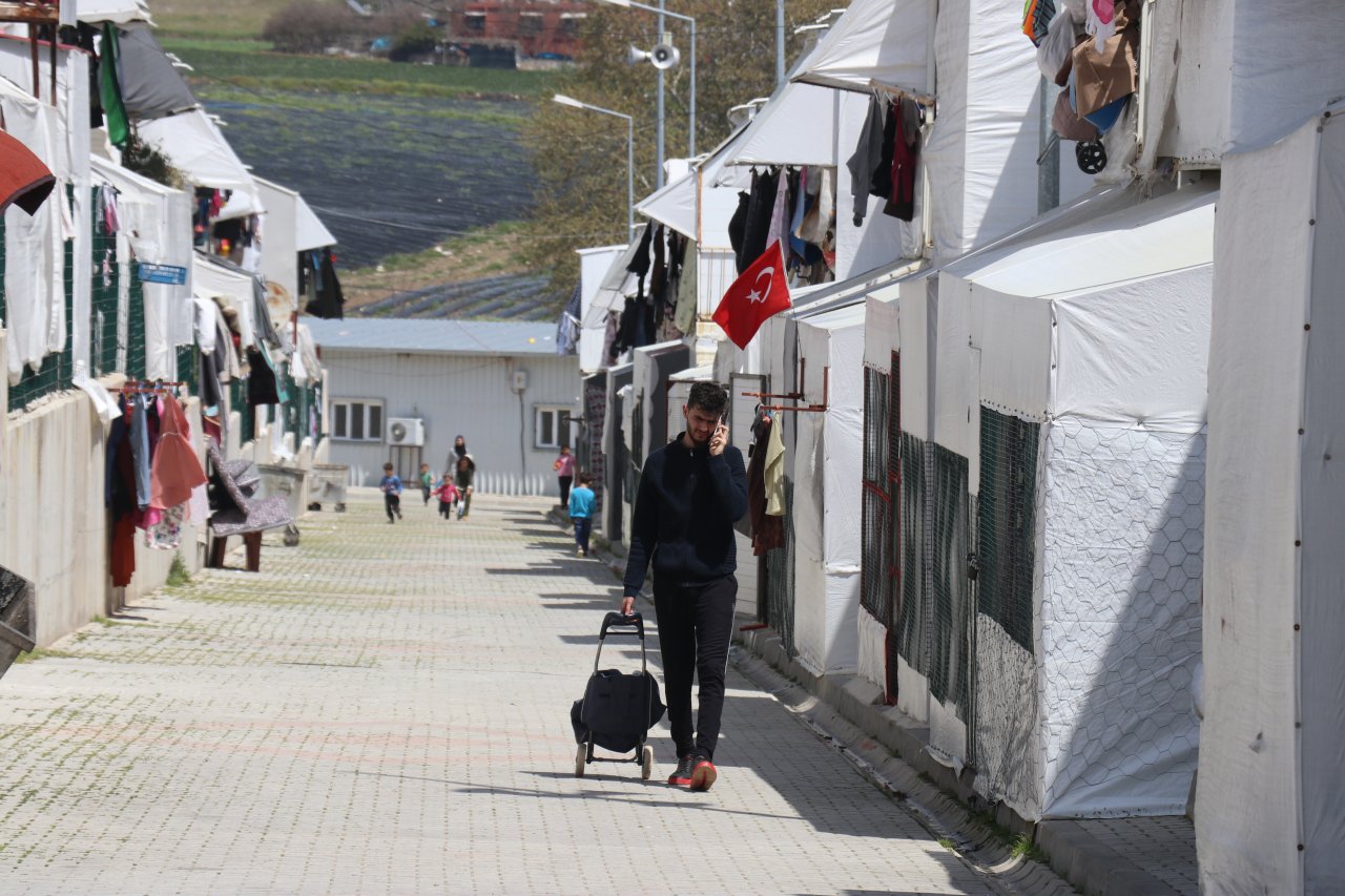 Buruk ramazan sevinci! Bayırbucak Türkmenleri bir ramazanı daha konteyner kentte karşılıyor