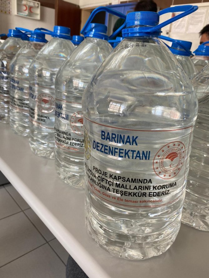 Eskişehir'de vatandaşlara bedava dezenfektan dağıtıldı