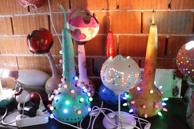 Evinin balkonunu atölyeye çevirdi: Dünyaya satış yapmayı hedefliyor