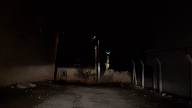 Kırıkkale'de sahura kalkamayan vatandaşları köy imamı uyandırdı