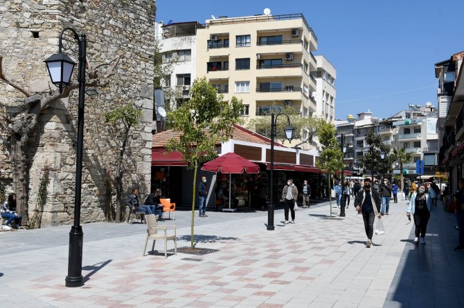 Kuşadası’nın turistik çarşılarında çalışmaların sonuna gelindi