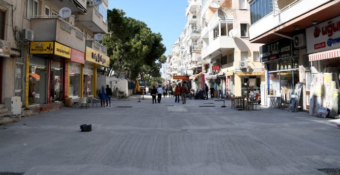Kuşadası’nın turistik çarşılarında çalışmaların sonuna gelindi