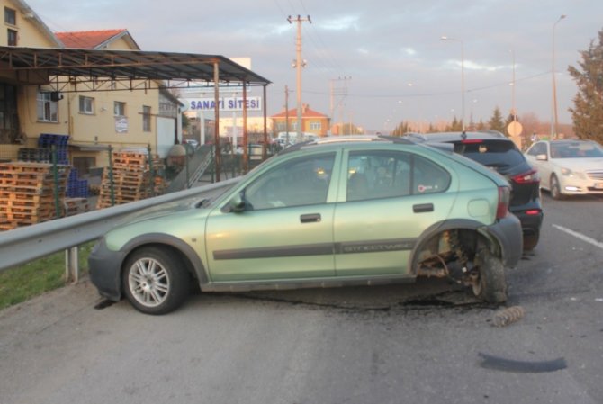 Kütahya’da meydana gelen trafik kazasında 3 kişi yaralandı