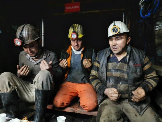 Madenciler ilk sahuru yerin 300 metre altında yaptı