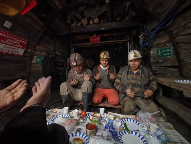 Madenciler ilk sahuru yerin 300 metre altında yaptı