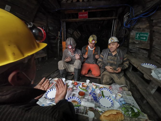 Madenciler ilk sahuru yerin 300 metre altında yaptı