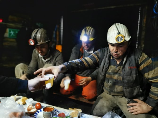 Madenciler ilk sahuru yerin 300 metre altında yaptı